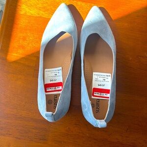 New with tags blue suede chunky Susina chunky heel pumps